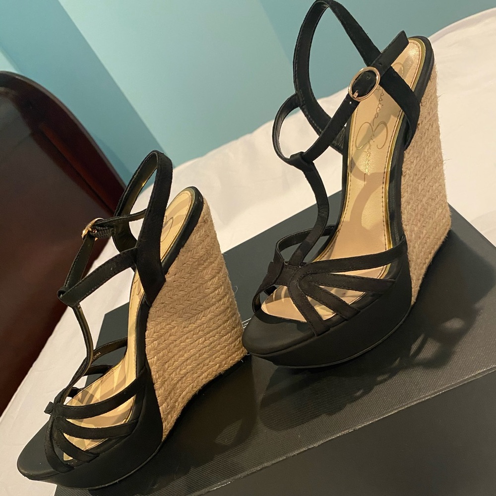 Shoes - Picture 7 of 9